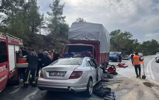Antalya'da kazada ölen anne ile evinde ölü bulunan oğlunun cenazeleri Ordu'da defnedildi