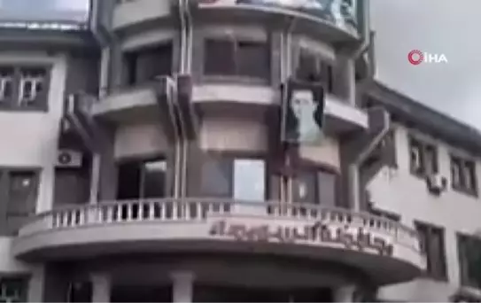 Suriye'de rejim karşıtları valilik binasını bastı
