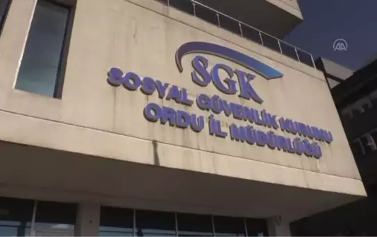 EYT'li vatandaşlar SGK binalarında yoğunluk oluşturdu