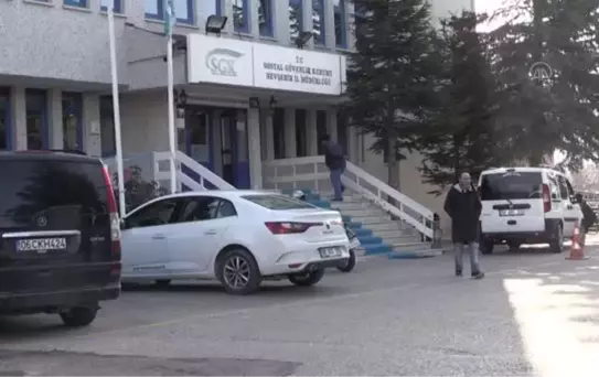 EYT'liler SGK binalarında yoğunluk oluşturdu