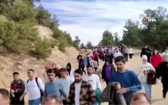 500 kişinin katıldığı 'Geleneksel Doğa Yürüyüşü' renkli görüntülere sahne oldu