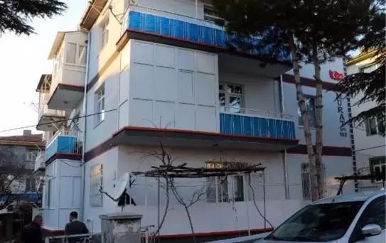 Boşandığı eşini bıçakla yaraladı