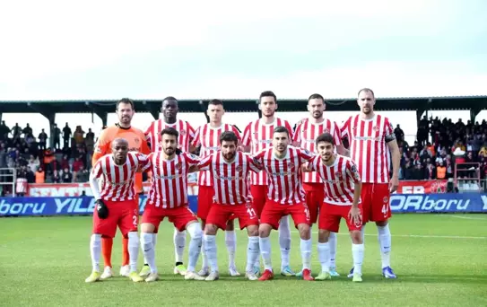 Ümraniyespor'da Serkan Kırıntılı ve Del Valle kadro dışı bırakıldı
