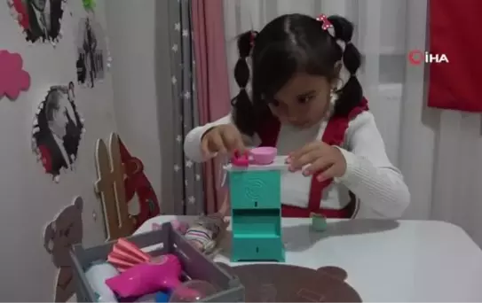 Okuma yazma bilmiyor ama İstiklal Marşı'nın 10 kıtasını da ezbere okuyor