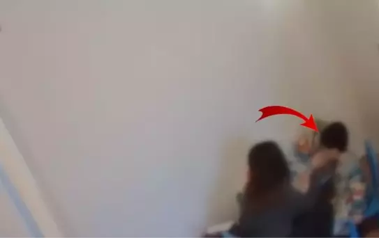 Çocuklarının davranışlarından şüphelenip odasına gizli kamera koyan anne-baba, görüntüleri izleyince karakola koştu