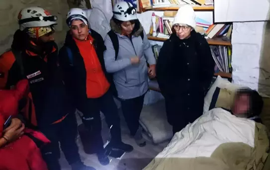 Kayıp genç alarma geçirdiği ekipler tarafından kilisede uyurken bulundu