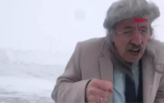 SAHARA GEÇİDİ'NDE MİNİBÜS İLE 2 İŞ MAKİNESİ ÜZERİNE ÇIĞ DÜŞTÜ; 14 KİŞİ KURTARILDI