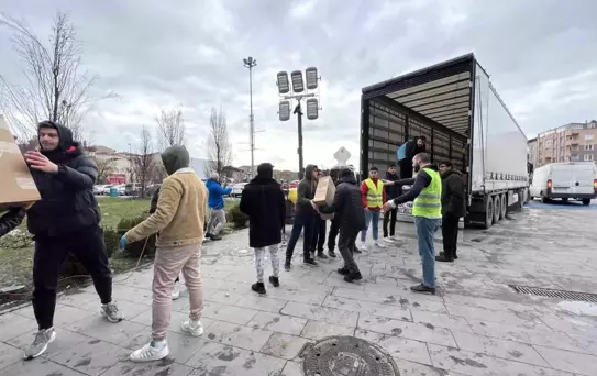 Deprem bölgesine yardım seferberliği sürüyor