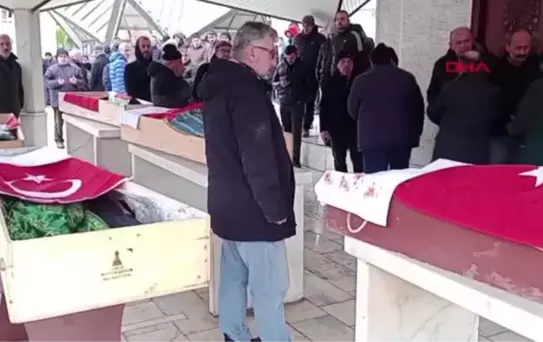 DEPREMDE YAŞAMINI YİTİREN ÇİFT VE 3 ÇOCUKLARI TOPRAĞA VERİLDİ
