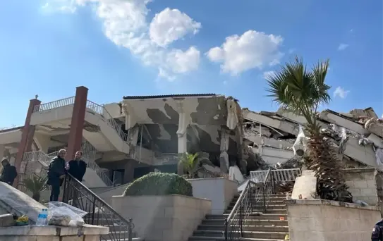 Hatay Büyükşehir Belediye Başkanı Savaş: 'Belediyemizin Hiçbir Dahli Olmayan Bir Binayla İlgili Konunun Farklı Yönlere Çekilmesi Vicdansızlıktır'