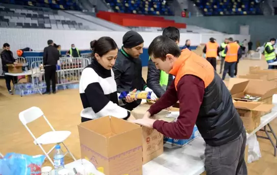 Bakü'deki Türkiye Yüzyılı Birlik ve Dayanışma Platformu'ndan Türkiye'ye 135 tırlık yardım