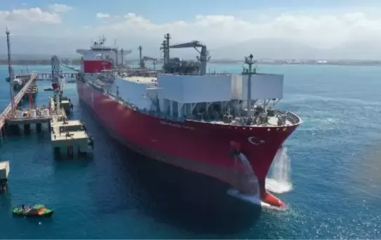 Ertuğrul Gazi gemisi, deprem sonrası doğal gaz sisteminin devamını sağladı