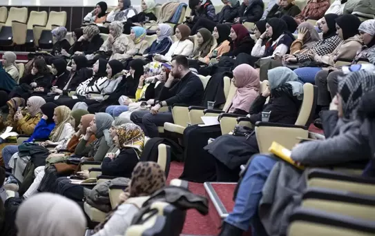 Karatay'da 'Afet Sonrası Çocuklara Nasıl Yaklaşmalıyız' eğitim semineri düzenlendi