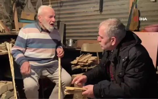 84 yaşındaki Süleyman amca, depremzedeler için günlerdir çalışıyor