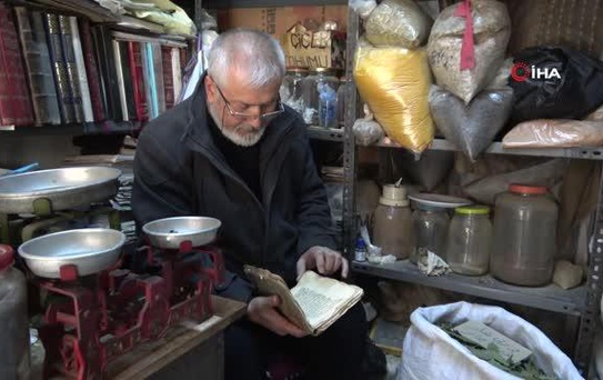 300 yıllık kitap nesilden nesile aktarılıyor