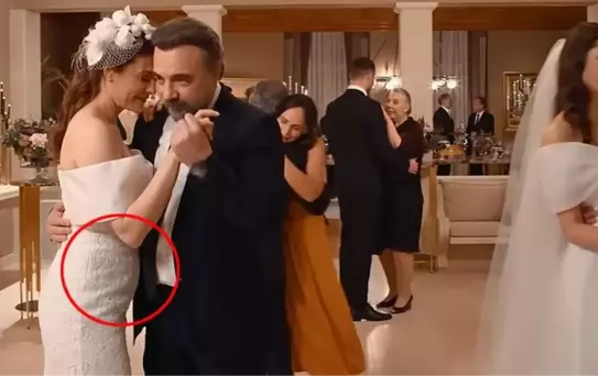 Ebru Özkan'ın hamile olduğu iddialarına menajerlik şirketinden yalanlama!