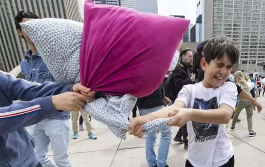 Kanada'da Uluslararası Yastık Savaşı Günü Kutlandı
