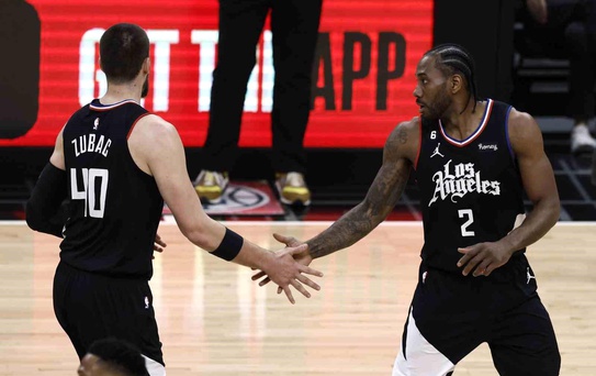 Los Angeles derbisinde kazanan Clippers oldu