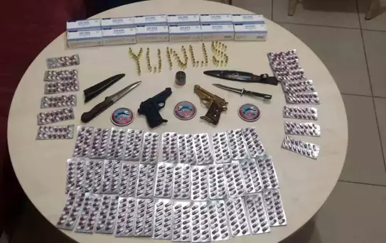 Motosikletli polis timleri, motosikletli uyuşturucu kuryesini yakaladı