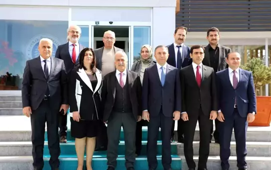 Azerbaycan Milletvekilleri Rektör Çomaklı'yı ziyaret etti