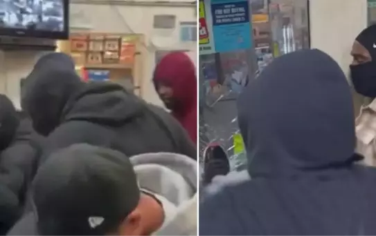 Bir grup insanın Los Angeles'ta bulunan benzin istasyonunu yağmalaması sonucu binlerce dolarlık ürünler duman oldu