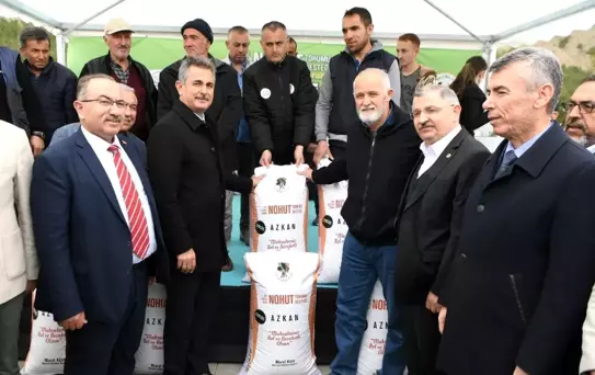 Mamak Belediyesi, Azkan Nohut Tohumu Dağıtımı Gerçekleştirdi