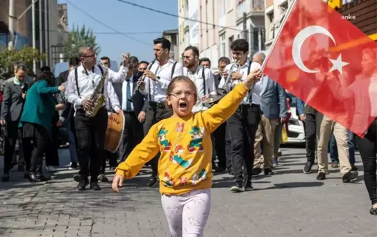 Konak Belediyesi 23 Nisan töreninde baharın geleceğine inandı