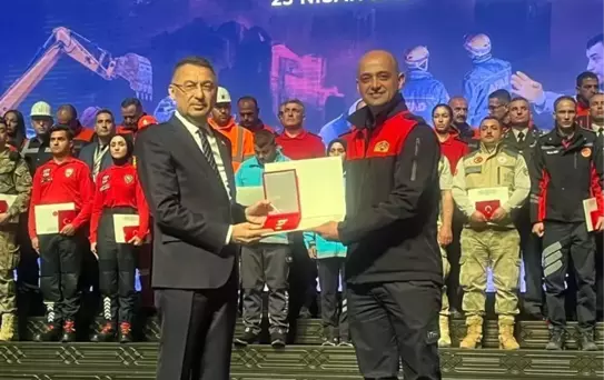 'Devlet Üstün Fedakârlık Madalyası'nı Cumhurbaşkanı Yardımcısı Fuat Oktay'dan aldı