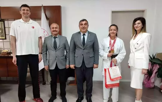 Karate bölge üçüncüsünden Müdür Sünnetci'ye ziyaret