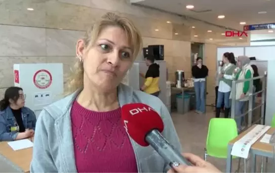 Yurt dışındaki Türk vatandaşları Esenboğa Havalimanı'nda oy kullanıyor