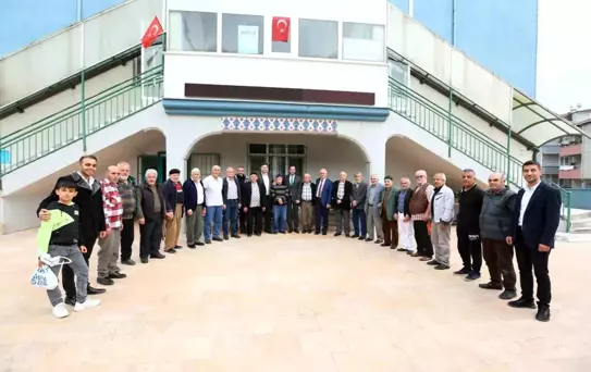 Derince Belediye Başkanı Zeki Aygün İbn-i Sina Mahallesinde vatandaşlarla buluştu