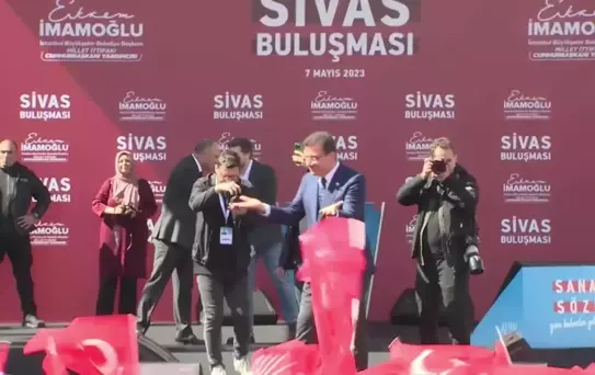 İmamoğlu, Çorum'da: 'Ayda Bir Kez Bile Et Tüketemez Hâle Getirdiğiniz Bu Millete Hâlâ Ne Söylemeye Çalışıyorsunuz? Size Kim İnanır?'