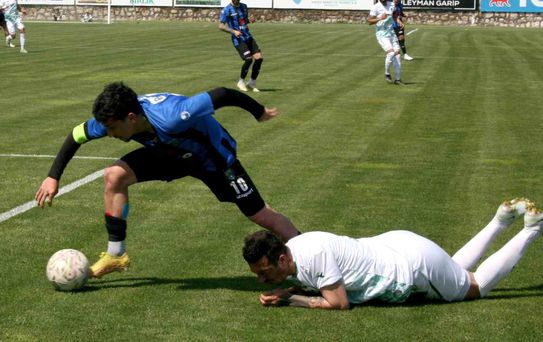 Karacabey Belediyespor Kırşehirspor'u 5-0 mağlup etti