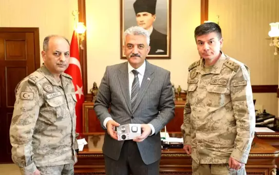 Erzincan'da Akıllı Saat Projesi kapsamında zihinsel engelli vatandaşlara hediye edildi