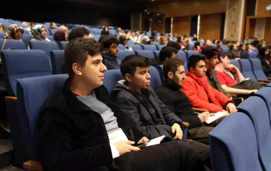 Mehmed Niyazi Özdemir, Tarihi Romanlaştıran Yazar Paneliyle Anıldı