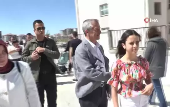 Başkan Tahmazoğlu eşiyle birlikte oyunu kullandı