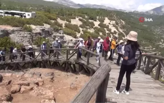 Tazelenme Üniversitesi öğrencileri Arkeoloji dersini Mobolla'da yaptı