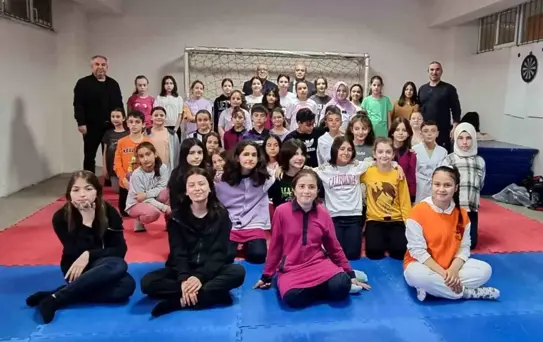 Hızır Bey İmam Hatip Orta Okulu'nda Taekwondo Kuşak Sınavı Yapıldı