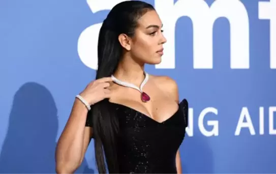 Cristiano Ronaldo'nun sevgilisinin 1 milyon sterlin değerindeki kolyesi olay oldu