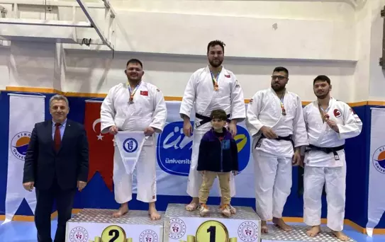BARÜ öğrencisi Hakan Akar ÜNİLİG Judo Türkiye Şampiyonasında gümüş madalya kazandı