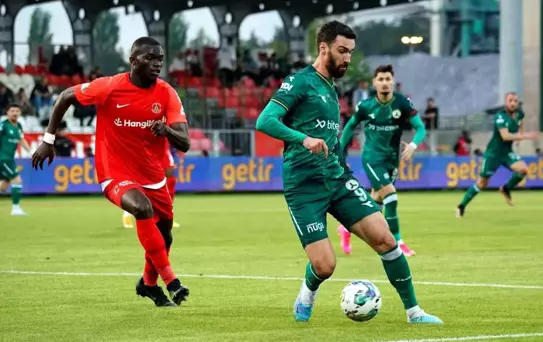 Ümraniyespor-Giresunspor maçında ilk yarı Giresunspor'un üstünlüğüyle sona erdi