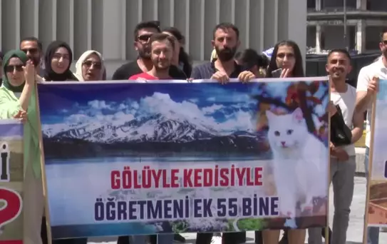 Ataması yapılmayan öğretmen adayları Ankara'da eylem yaptı