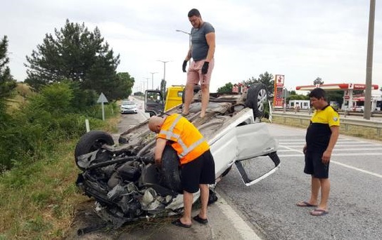 Edirne'de Trafik Polisleri Sıkışan Sürücüyü Kurtardı