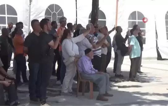 Kahramanmaraş'ta kontrollü yıkımı izleyenler tehlikeye aldırmadan cep telefonlarına kaydetti
