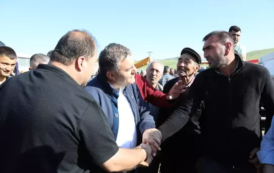 Çubuk Belediye Başkanı Baki Demirbaş Canlı Hayvan Pazarı'nı Ziyaret Etti