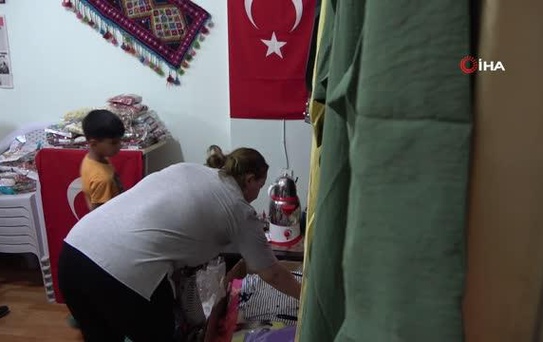 Muş'ta Depremzedelere Bayram Şekeri ve Kıyafeti Dağıtıldı