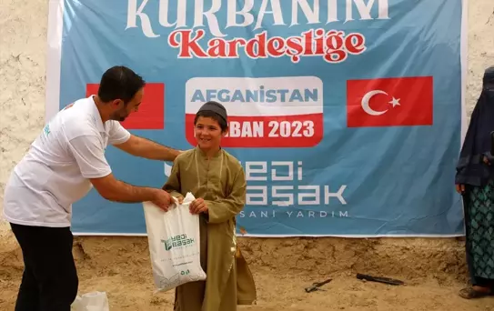 Türk STK'ları Afganistan'da ihtiyaç sahibi ailelere kurban eti dağıttı