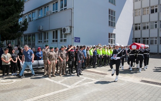 Trabzon'da kanser nedeniyle yaşamını yitiren polis memuru için tören düzenlendi