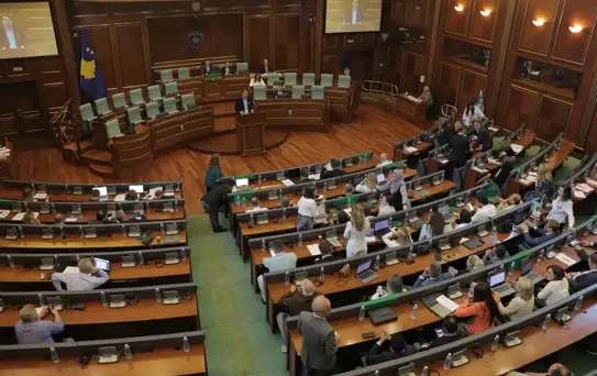 Kosova Meclisi Srebrenitsa Soykırımı Kurbanları İçin Saygı Duruşunda Bulundu