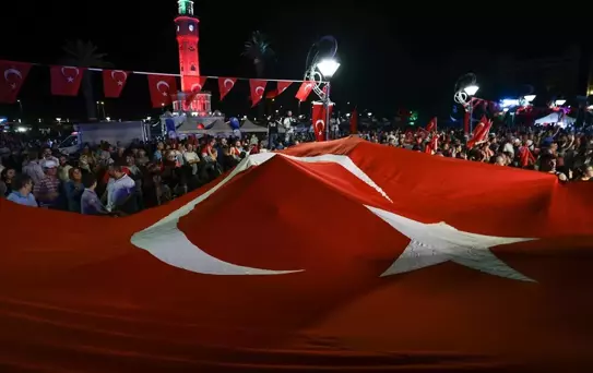İzmir'de 15 Temmuz Demokrasi ve Milli Birlik Günü Programı Düzenlendi